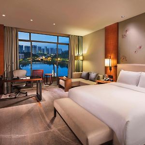 Executive King Room Lake View